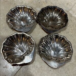 CANTERBURY SILVERSMITH "Empress" silver plate shell salt cellars